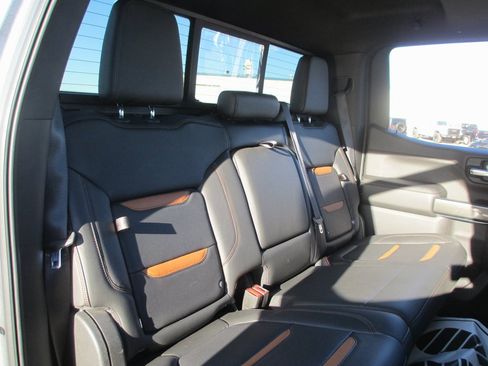 Used 2020 GMC Sierra 1500 AT4 w/ Off-Road Performance Package image 23