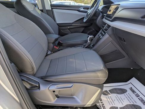 Used 2024 Volkswagen Taos SE image 25