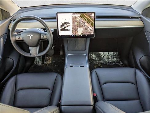 Used 2021 Tesla Model Y Long Range image 18