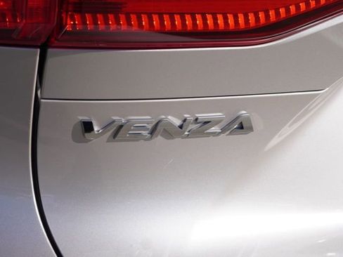 Certified 2024 Toyota Venza LE image 9