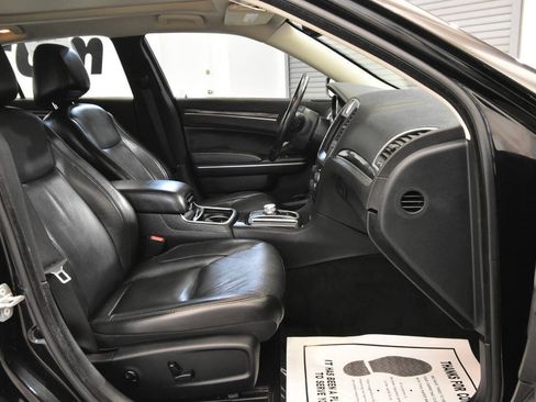 Used 2018 Chrysler 300 Touring L AWD/4WD image 17