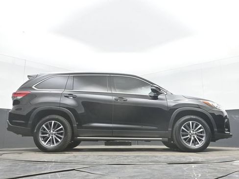 Used 2019 Toyota Highlander XLE FWD image 52