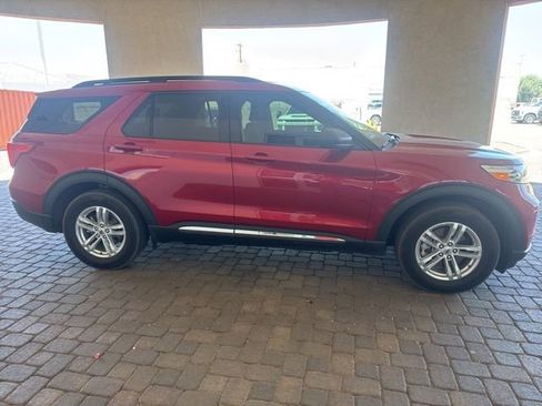 Used 2024 Ford Explorer XLT RWD image 5