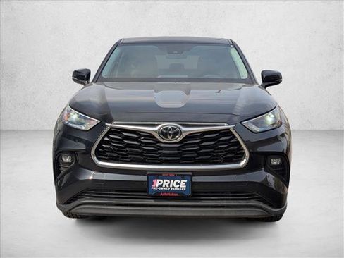 Used 2022 Toyota Highlander LE image 8
