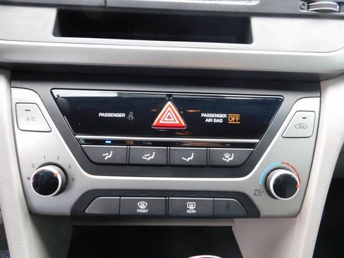 Used 2017 Hyundai Elantra SE FWD image 11