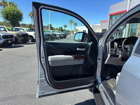 Used 2011 Toyota Tundra Limited w/ Platinum Pkg RWD image 12
