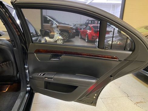 Used 2010 Mercedes-Benz S 550 4MATIC image 32