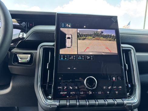 New 2026 GMC Yukon Denali AWD/4WD image 25