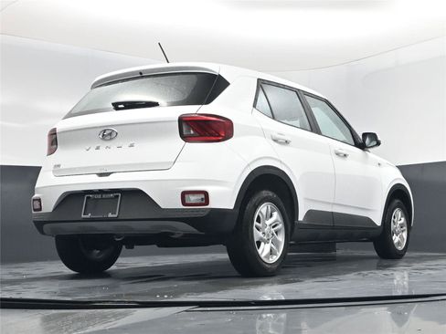 New 2025 Hyundai Venue SE image 14