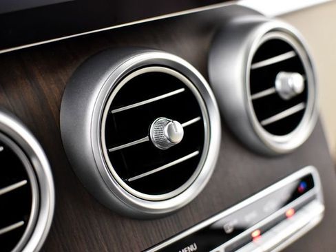 Certified 2022 Mercedes-Benz GLC 300 4MATIC w/ Premium Package Lite image 29