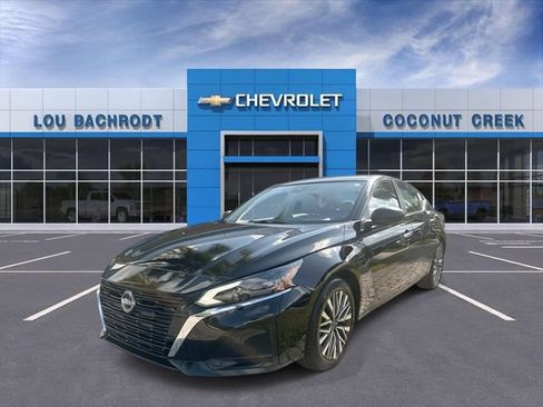 Used 2025 Nissan Altima 2.5 SV FWD image 4