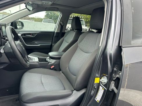 Used 2022 Toyota RAV4 XLE w/ Convenience Package image 12