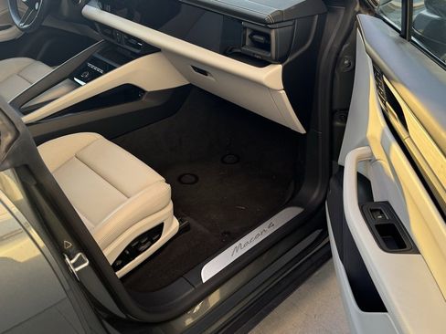 Used 2024 Porsche Macan 4 Electric image 41