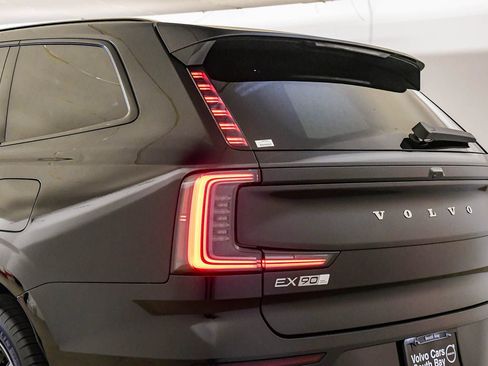 Certified 2026 Volvo EX90 Plus AWD/4WD image 11