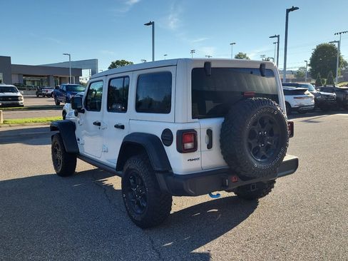 Used 2023 Jeep Wrangler Unlimited w/ Sun & Screen Package AWD/4WD image 5