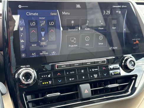 Used 2022 Toyota Highlander Platinum image 17