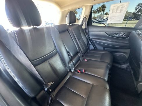 Used 2018 Nissan Rogue SL w/ Premium Package FWD image 16