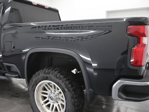 Used 2024 Chevrolet Silverado 2500 LT image 29