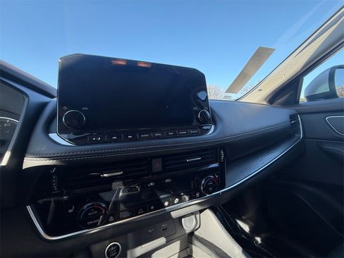 Used 2021 Nissan Rogue SL w/ Premium Package image 21