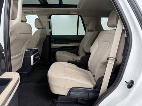 Used 2022 Ford Expedition Limited image 21