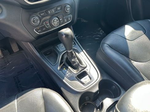 Used 2019 Jeep Cherokee Limited w/ Technology Group FWD image 20