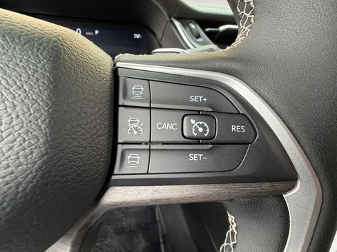 Used 2023 Jeep Grand Cherokee L Limited AWD/4WD image 26