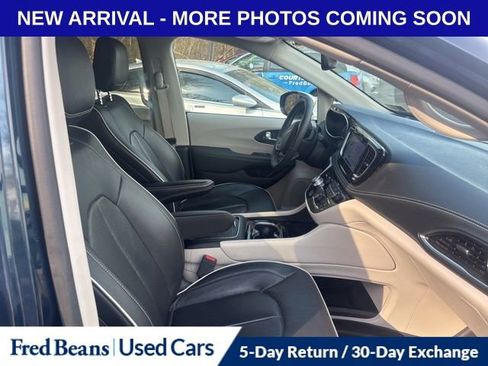 Used 2023 Chrysler Pacifica Limited image 9