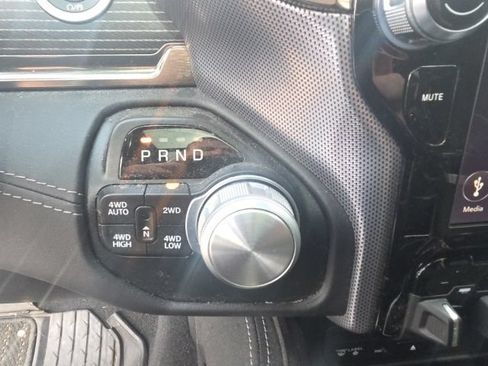 Used 2019 RAM 1500 Limited AWD/4WD image 9