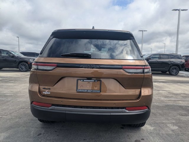 New 2026 Jeep Grand Cherokee Limited w/ Limited Altitude Package AWD/4WD image 5