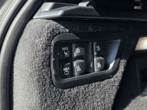 Used 2024 BMW X7 xDrive40i w/ Executive Package image 38