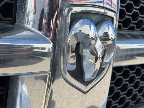 Used 2011 RAM 1500 Classic SLT image 3