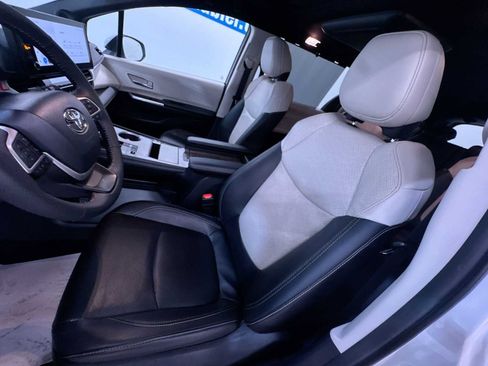 Used 2025 Toyota Sienna Limited image 14