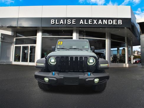 Used 2023 Jeep Wrangler Unlimited w/ Sun & Screen Package image 10