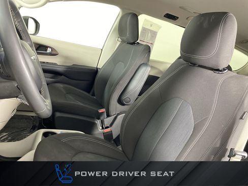 Used 2023 Chrysler Voyager LX FWD image 16