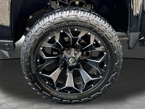 Used 2022 GMC Sierra 2500 AT4 w/ AT4 Preferred Package AWD/4WD image 10