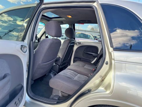 Used 2005 Chrysler PT Cruiser Touring w/ Moonroof Group image 18