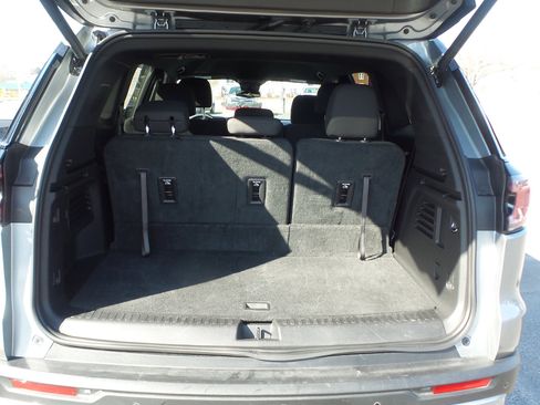 Used 2025 GMC Acadia Elevation image 6