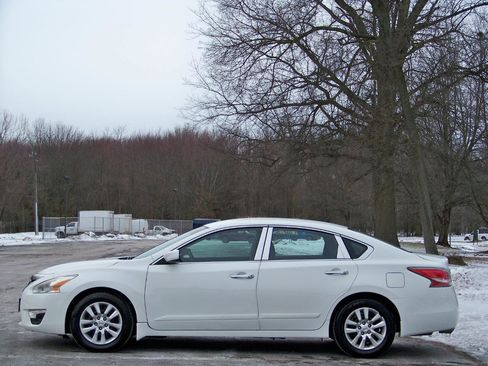 Used 2015 Nissan Altima 2.5 S w/ Power Driver Seat Package FWD image 10
