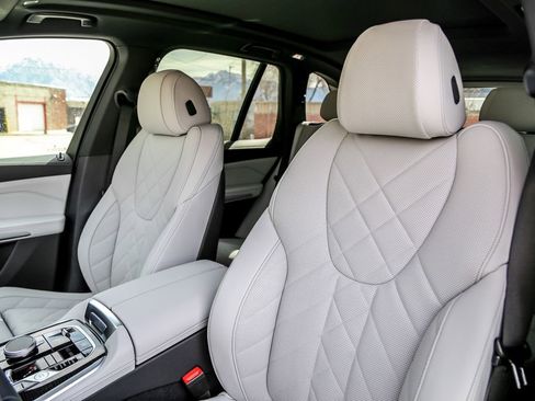 New 2026 BMW X5 xDrive50e w/ M Sport Package image 22