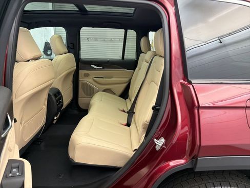 New 2025 Jeep Grand Cherokee Limited w/ Luxury Tech Group II image 18