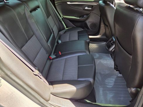 Used 2019 Chevrolet Impala LT FWD image 12
