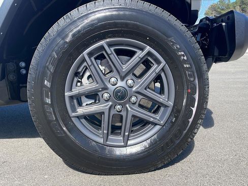 New 2026 Jeep Gladiator Sport AWD/4WD image 9