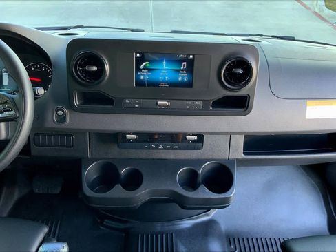 Used 2024 Mercedes-Benz Sprinter 4500 image 6