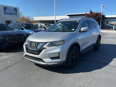 Used 2019 Nissan Rogue SV image 1