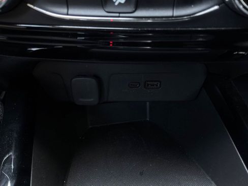 Used 2025 Chevrolet Trax LT FWD image 23