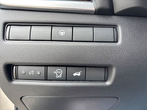 Certified 2025 Nissan Rogue Platinum image 39