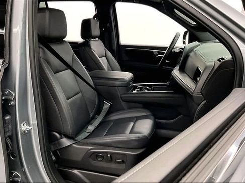 Used 2025 Chevrolet Tahoe LT AWD/4WD image 8