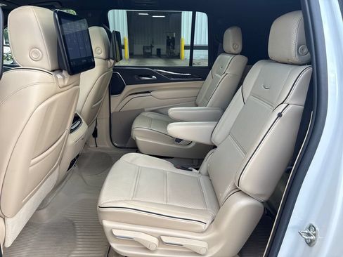 Certified 2021 Cadillac Escalade ESV Premium Luxury AWD/4WD image 48