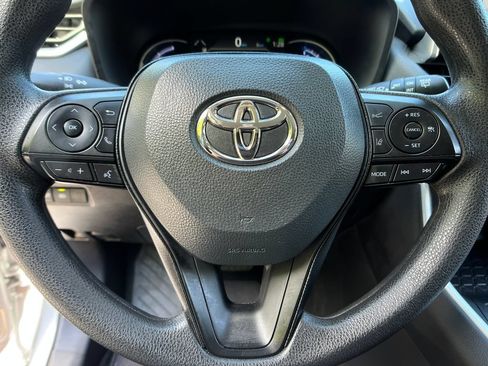Used 2025 Toyota RAV4 XLE AWD/4WD image 14