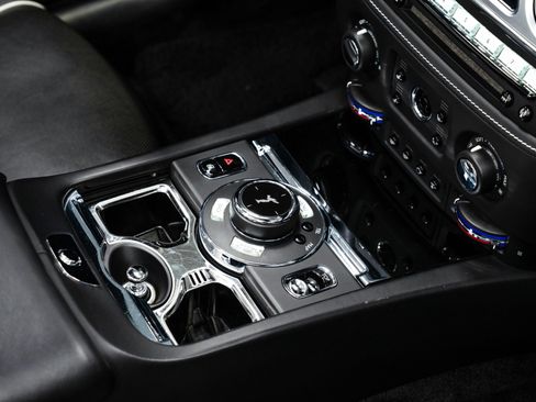 Used 2017 Rolls-Royce Dawn RWD image 33